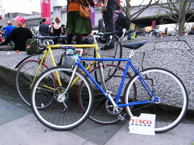 http://www.anoraks.me/home/files/_0011652.jpg